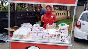 KFC Jualan Di Jalanan Karena PSBB